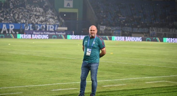 Bojan Hodak Rencanakan Taktik Baru di Pertandingan Melawan Persebaya