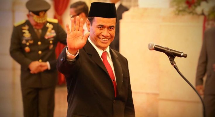 Menteri Pertanian (Mentan) Andi Amran Sulaiman telah mengambil langkah berani dengan mencopot seorang pejabat eselon II di Kementerian Pertanian (Kementan).