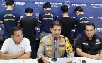 Satuan Reserse Kriminal (Sat Reskrim) Polres Metro Depok baru-baru ini menangkap lima orang yang diduga terlibat dalam pemasaran website perjudian online.