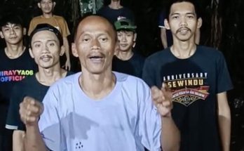Gunawan "Sadbor", seorang konten kreator yang dikenal luas melalui joget "Patuk Ayam", telah ditahan di sel Mapolres Sukabumi.