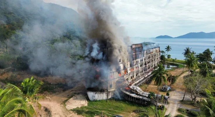 Fire Ravages Abandoned Boat Hotel on Koh Chang, Authorities Investigate Cause