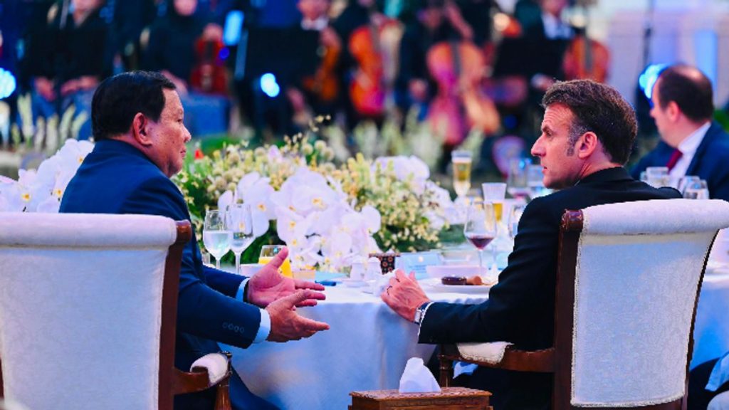 Istana Kepresidenan Indonesia merespons isu yang berkembang di media sosial terkait adanya minuman beralkohol dalam jamuan makan malam Presiden Prancis Emmanuel Macron di Istana Kepresidenan Jakarta, Rabu (28/5).